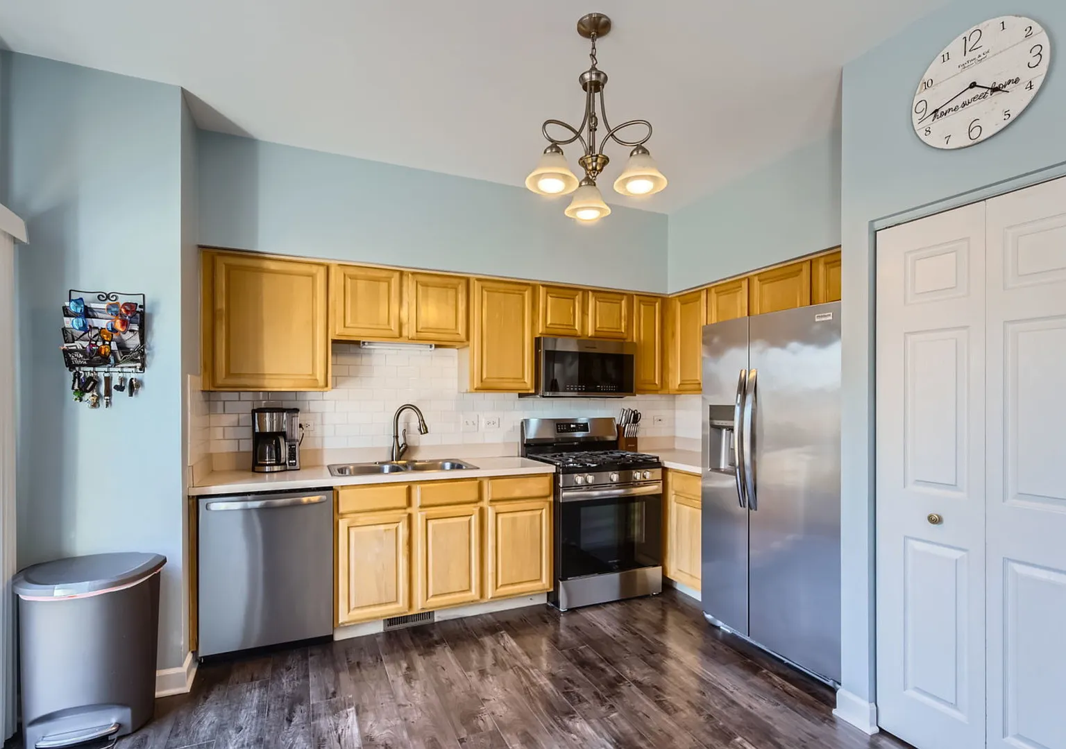 3 bed, 2.5 bath, 1382 sqft, $2,550 — Photo 4