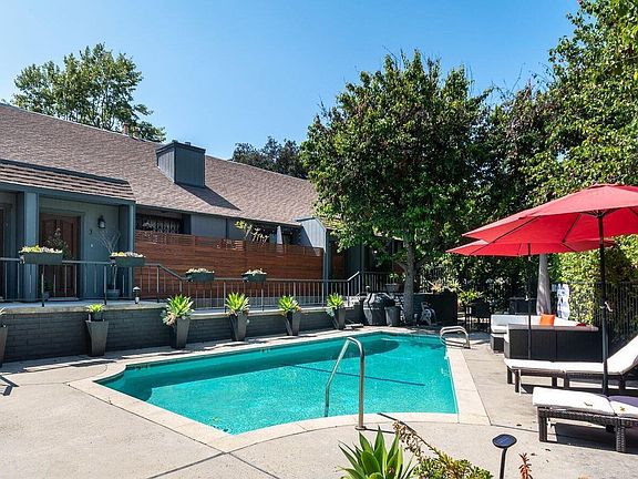 3rd image of 5121 Westpark Dr #9