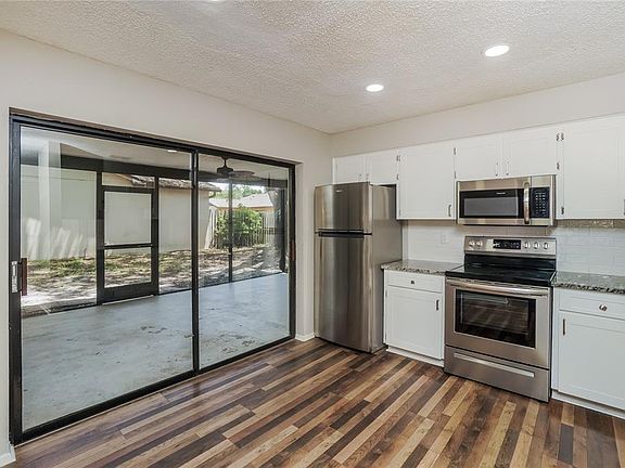 4th image of 819 GREENFIELD DRIVE