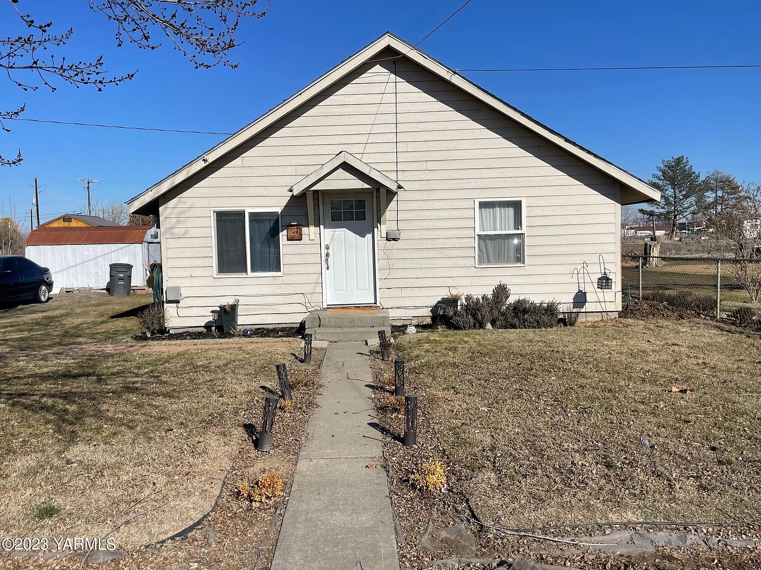 211 Fern St, Mabton, WA 98935 Zillow