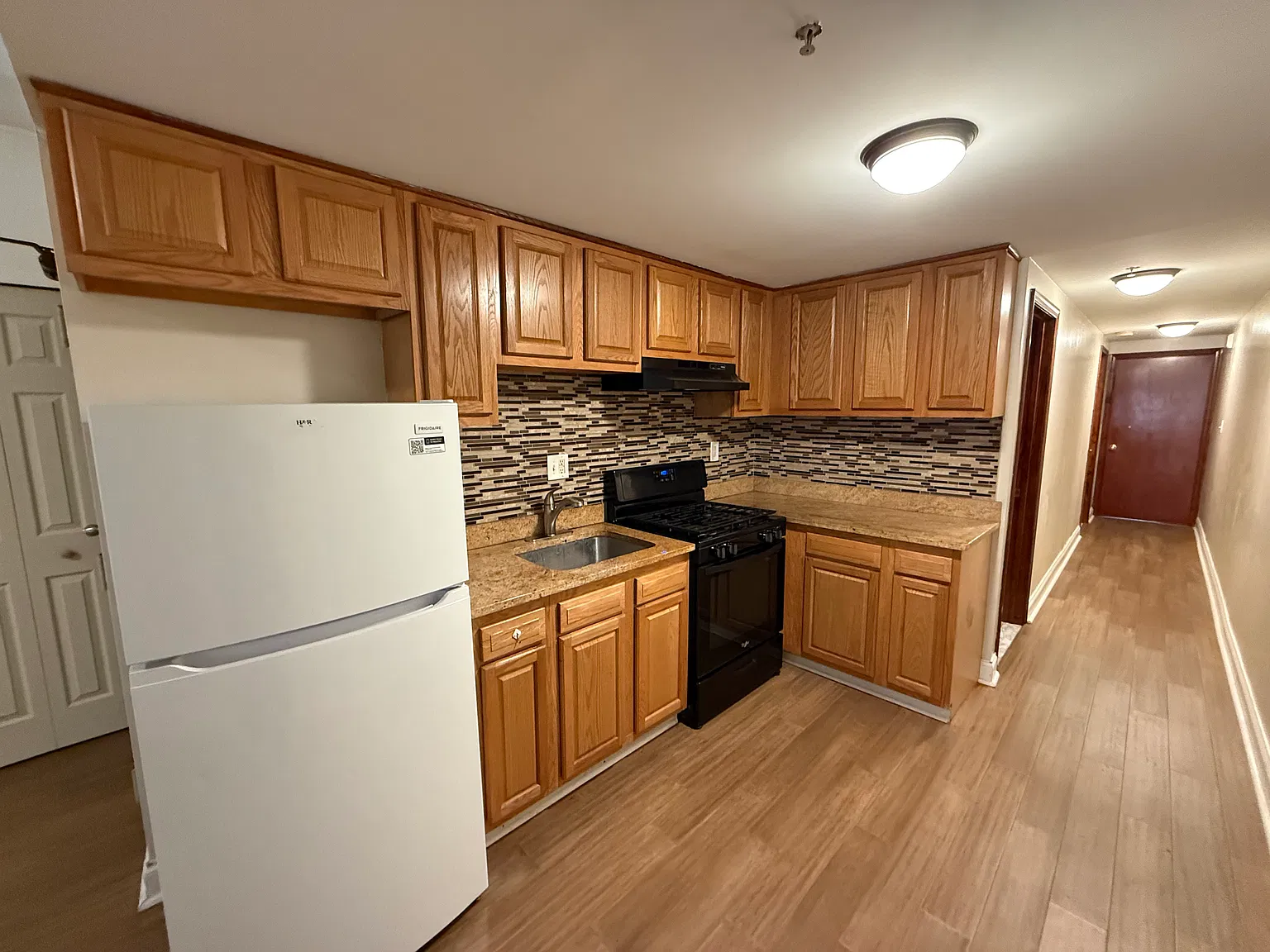 3 bed, 1200 sqft, $2,100 — Photo 4