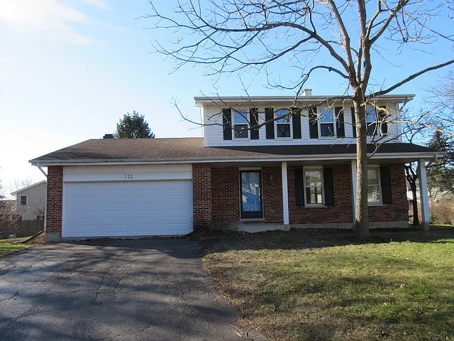 312 Oakbrook Ct photo 1