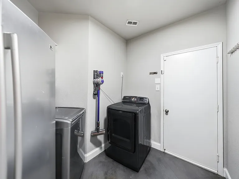 2416 McCarran Dr — Photo 44