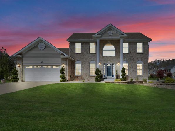 1101 Panda Ct, Wentzville, MO 63385