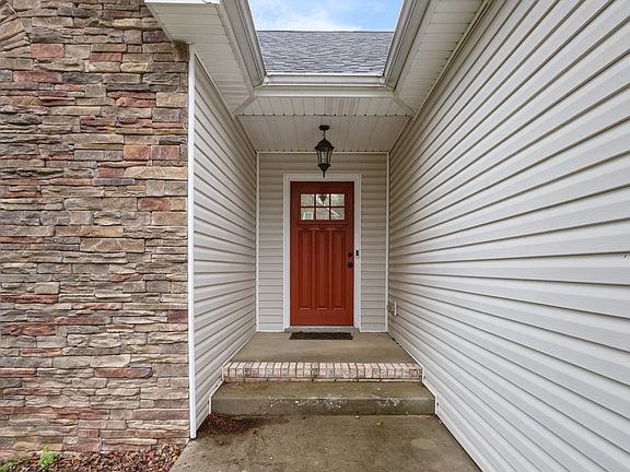 2nd image of 556 Parkvue Village Way