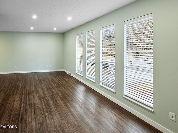 4th image of 620 Sunnydale Rd