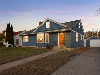 1344 Saint Albans St N, Saint Paul, MN, 55117