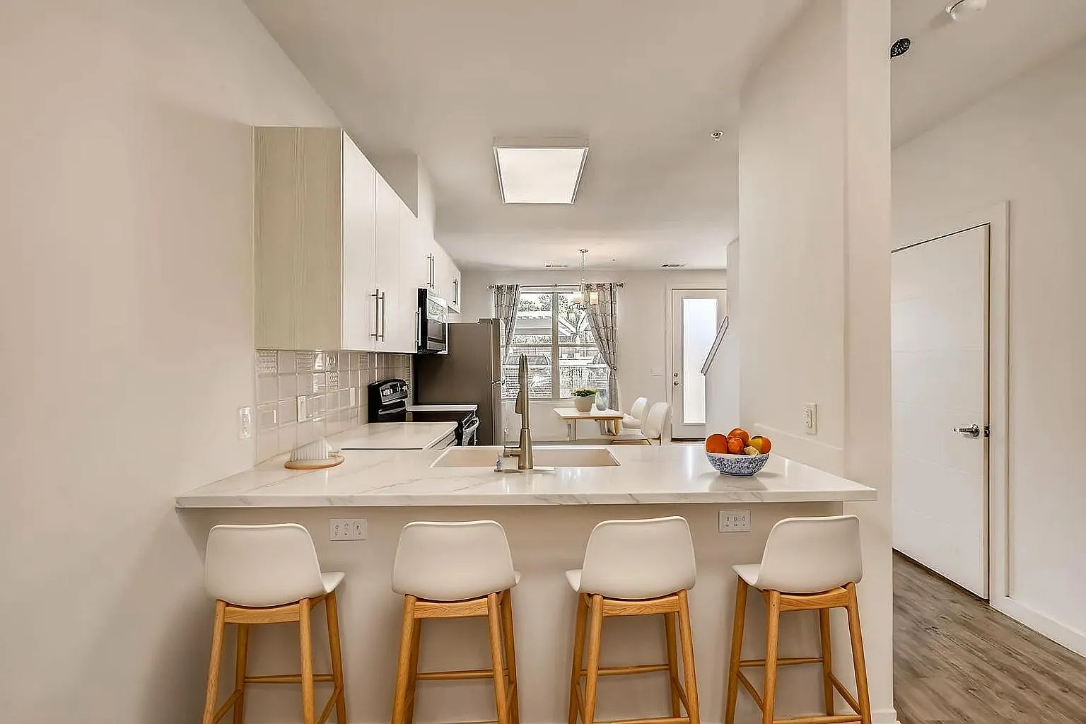 2 bed, 2.5 bath, 1220 sqft, $1,850 — Photo 3
