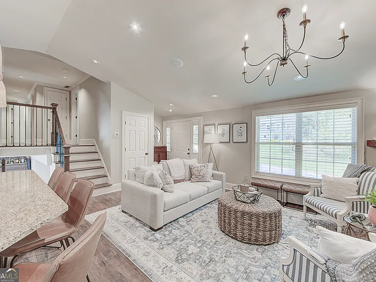 209 Cedar Dr — Photo 6