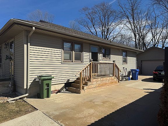 2nd image of 602 Pfeiffer Ave