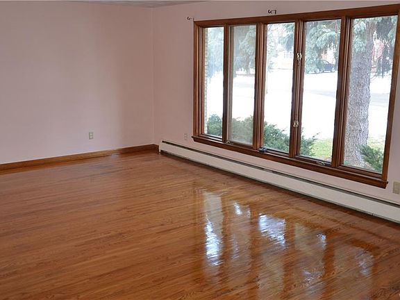 2nd image of 101 Ponderosa Dr