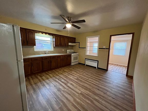 2nd image of 225 Orient Way Floor 1