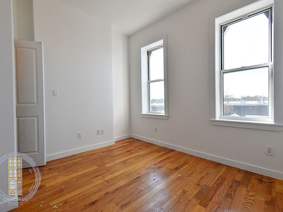 4th image of 1366 Putnam Ave #3