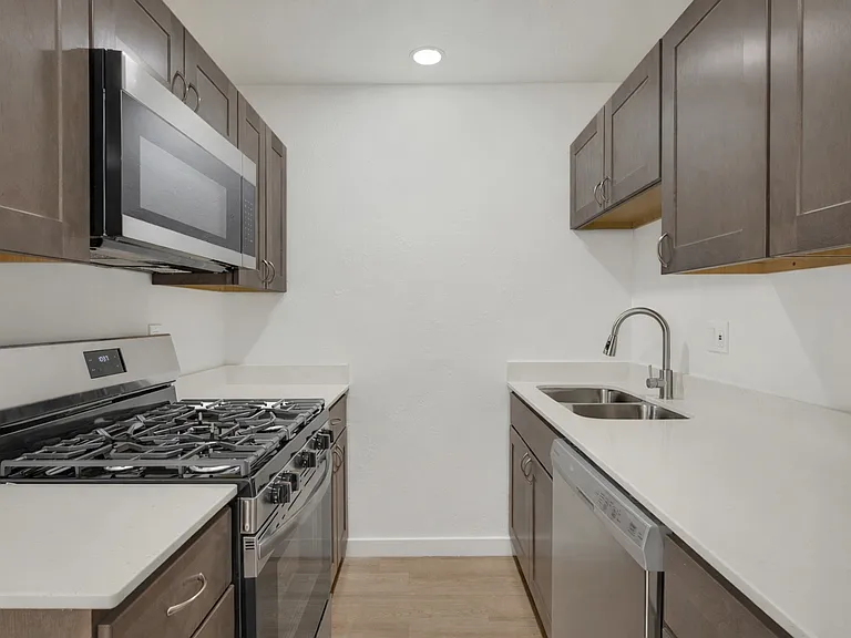 El Dorado Apartments — Photo 58