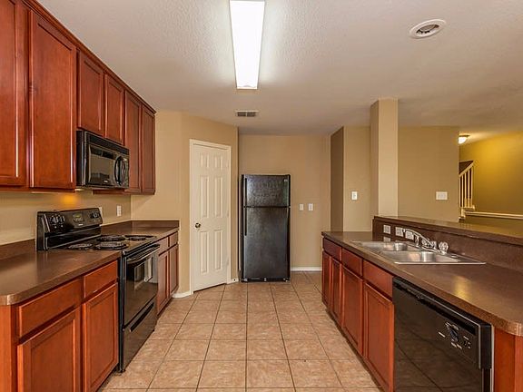 5th image of 2811 Thistlewood Dr