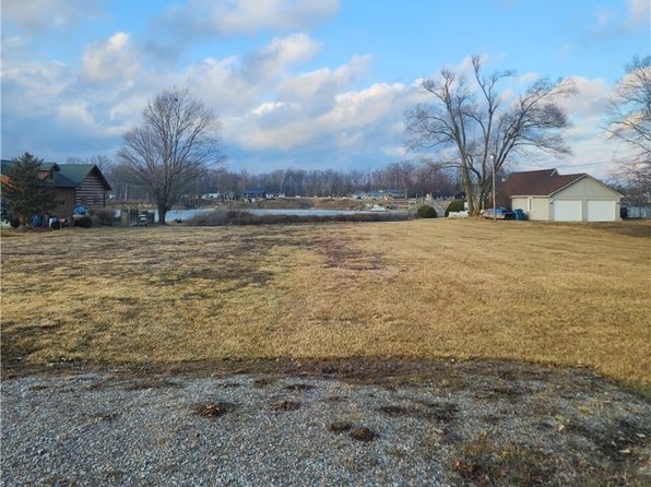 988-989 Seneca Dr, Montpelier, OH 43543