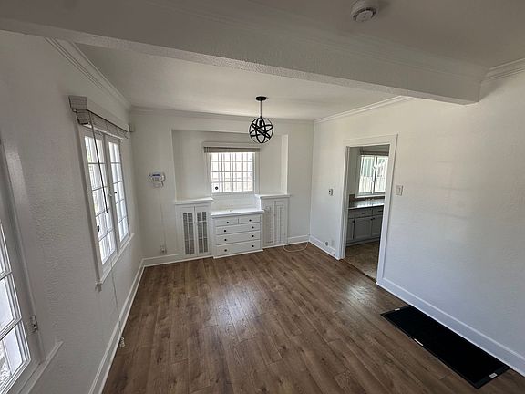 3rd image of 934 E Fairview Blvd