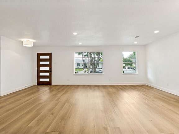 3rd image of 437 Summit Dr