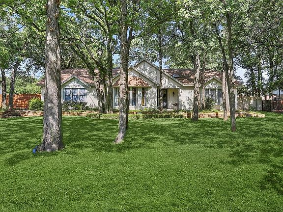4th image of 1132 Oak Dr