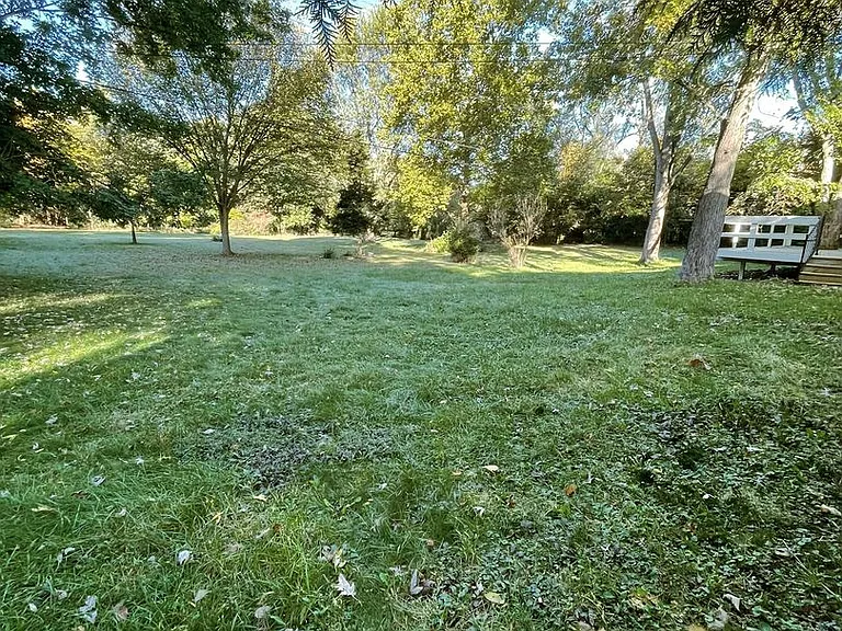 3212 Charing Cross Rd — Photo 47