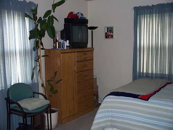5th image of 27 Newman Ave
