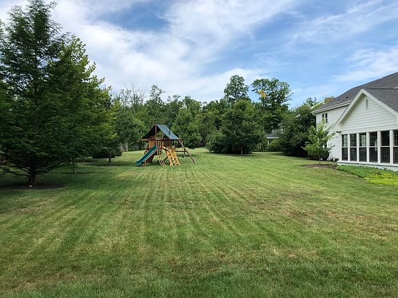 4th image of 1974 Woodson Ct