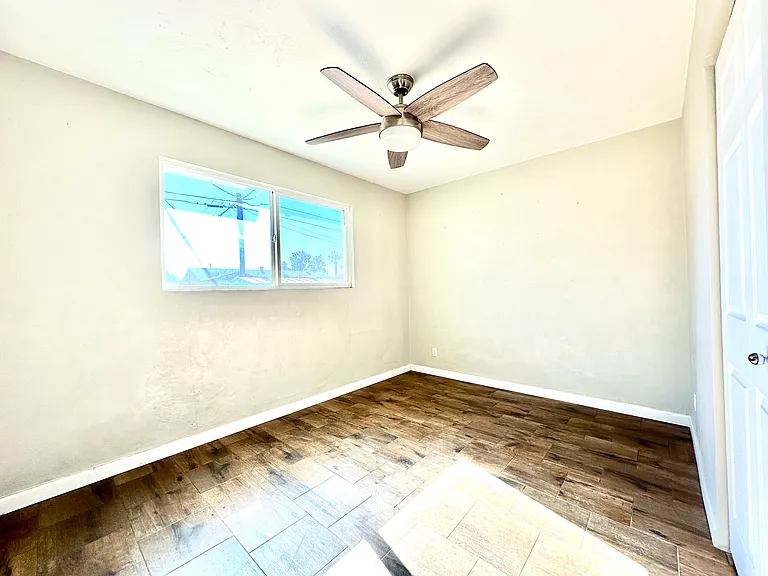 267 E Millett Ave — Photo 7