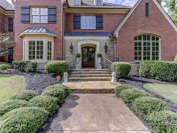 2nd image of 211 Mountain Brook Cv