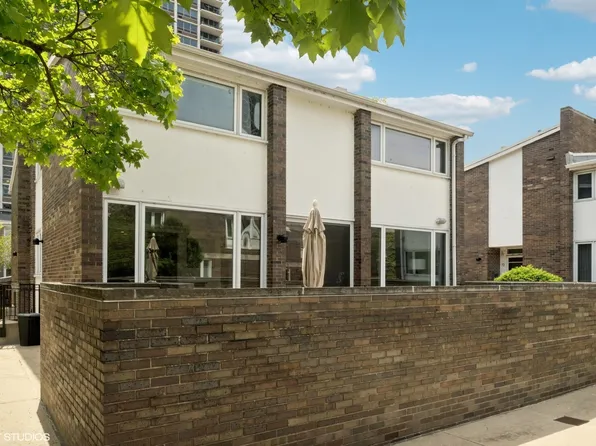 58 W Schiller St, Chicago, IL 60610