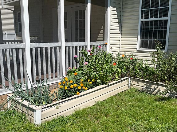 5th image of 107 Chennault Cir