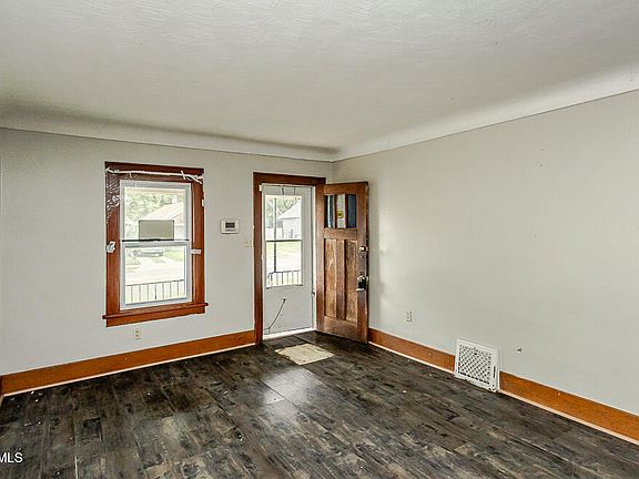5th image of 1838 Berdan Ave