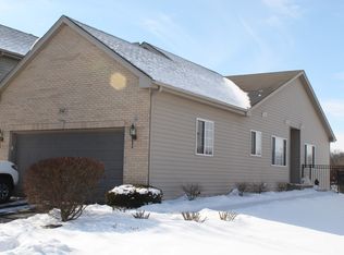 542 Madison Ln, Elgin, IL 60123