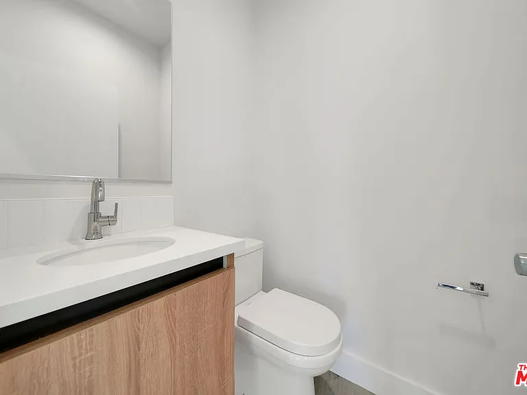 406 1/2 N Kenmore Ave — Photo 4