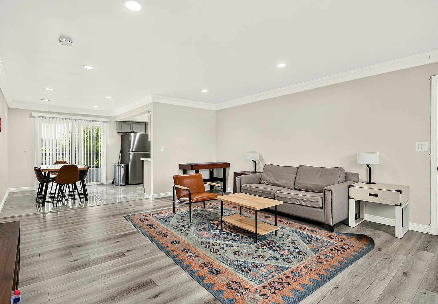 3 bed, 1295 sqft, $3,050 — Photo 1