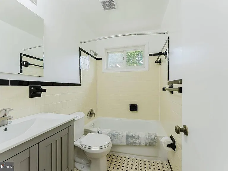 10914 Woodhaven Dr — Photo 14