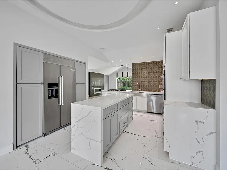 2206 Saxon Dr — Photo 10