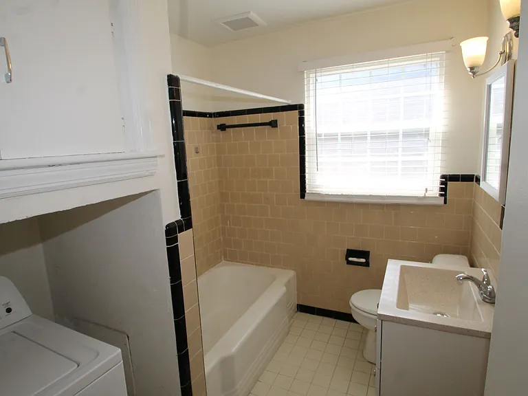 1 W 52nd St #2 — Photo 11