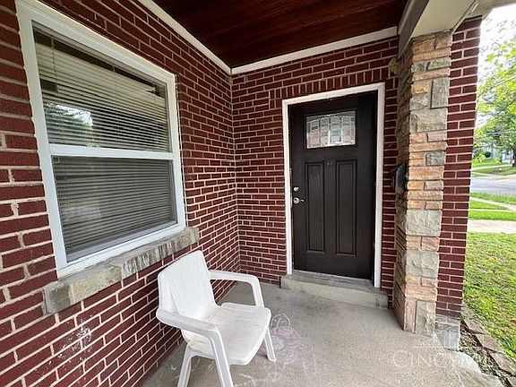 2nd image of 830 Greenwich Ave