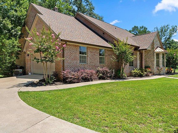 3rd image of 905 Holly Hill Ln
