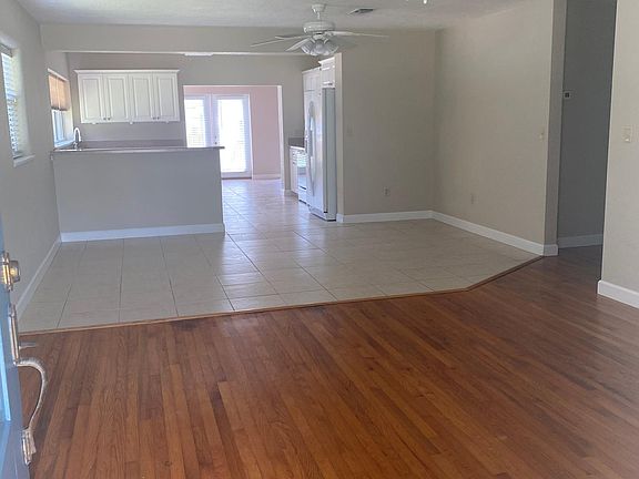 2nd image of 901 Magnolia St