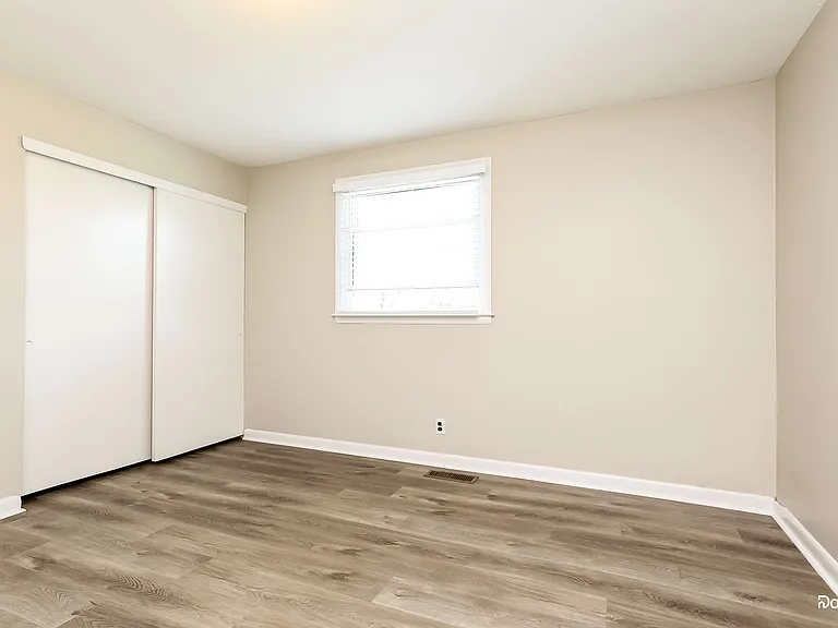 572 Whispering Hills Dr — Photo 12