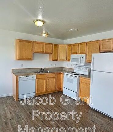 2nd image of 3528 E Greenfield Dr
