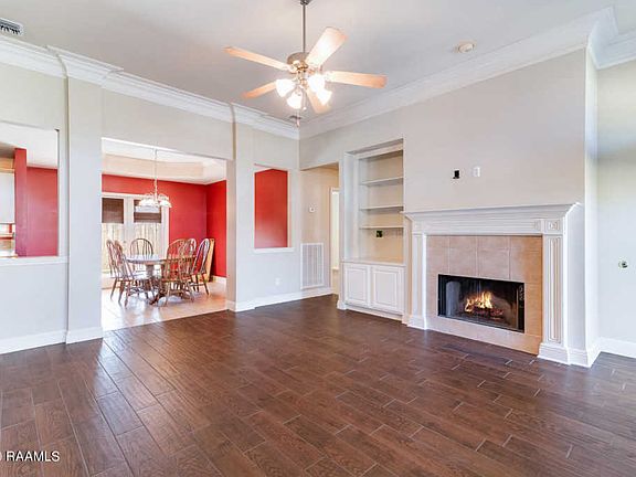 3rd image of 106 Crest Cir