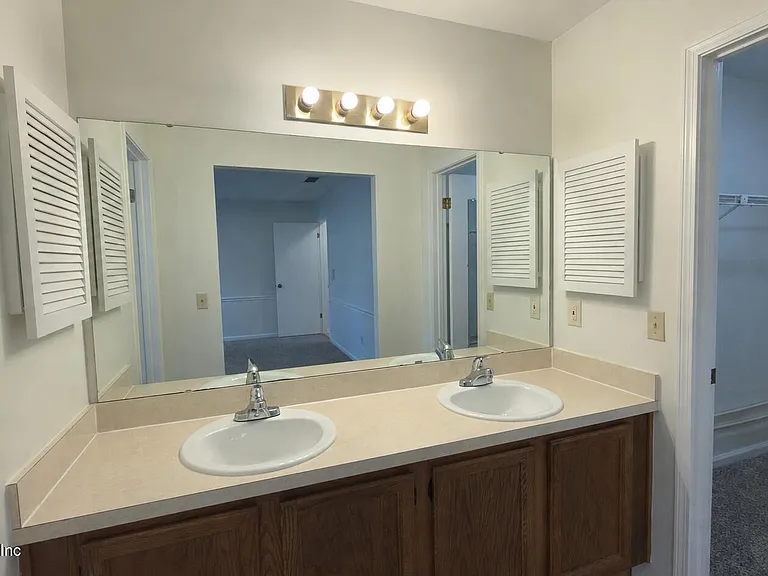 7914 Longshadow Ct — Photo 8
