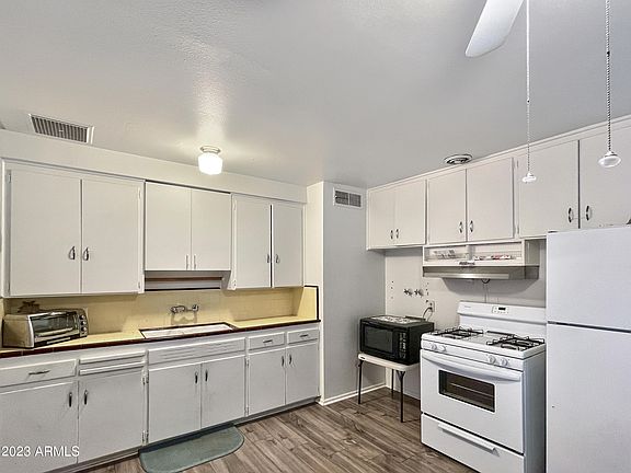 3rd image of 11101 W ELK Avenue