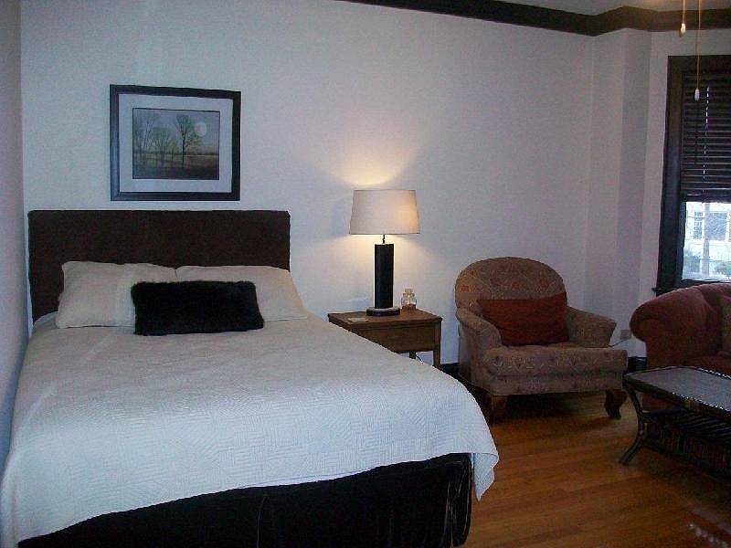 1st image of 4539 N Leavitt St #3FF