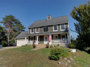 10257 Wake Robin Dr, Grand Blanc, MI 48439