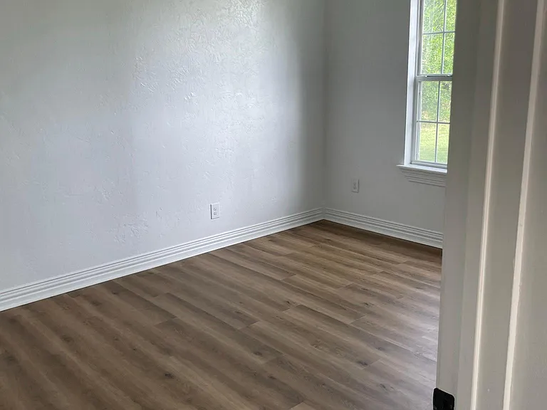 214 N Archer St — Photo 8