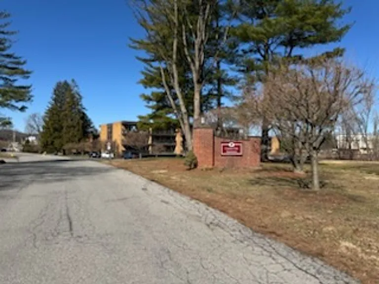 Country Club Apartments — Photo 18
