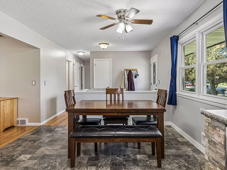 1064 Hackmann Cir NE — Photo 9